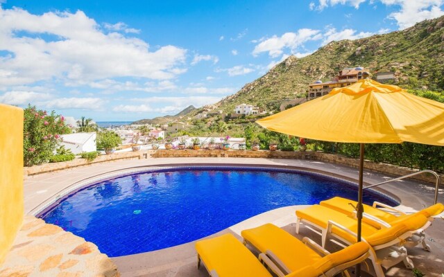 Walk to Cabo Marina & Downtown: Villa Mira Flores