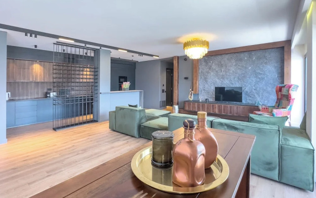 Phaedrus Living Apollo Skyview Penthouse