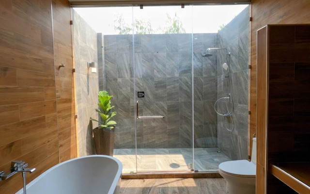 Isan Golf & Adventure Hotel