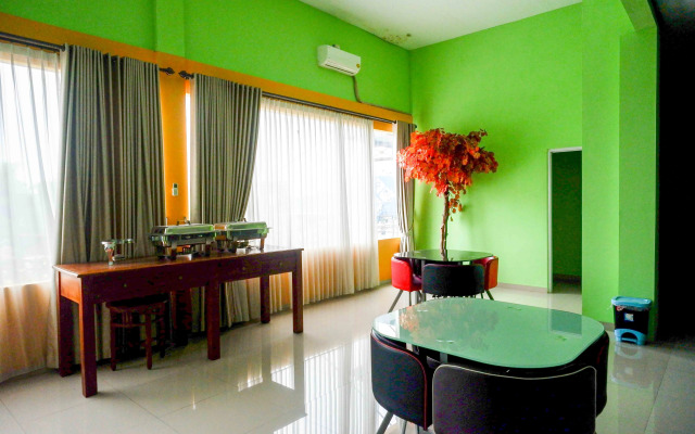 RedDoorz near Bandara Adi Soemarmo Solo