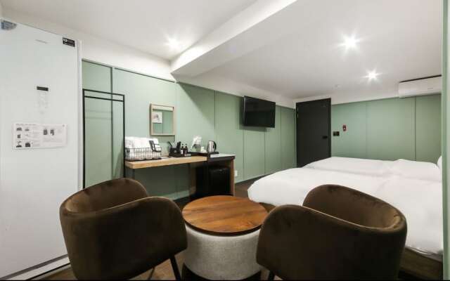 Busan Station Hotel Gray 194