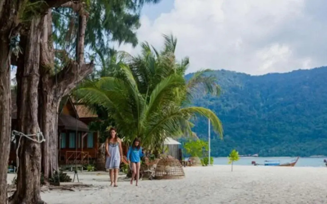 Lipe Beach Resort