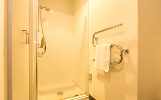 Cosy 2 Bedroom Apartment in the Heart of Auckland