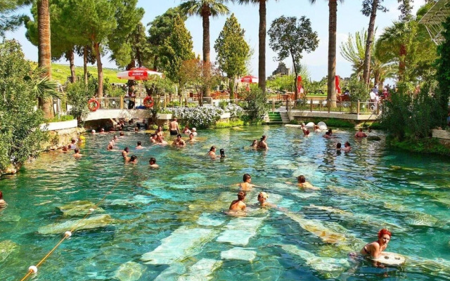 Dolphin Yunus Hotel