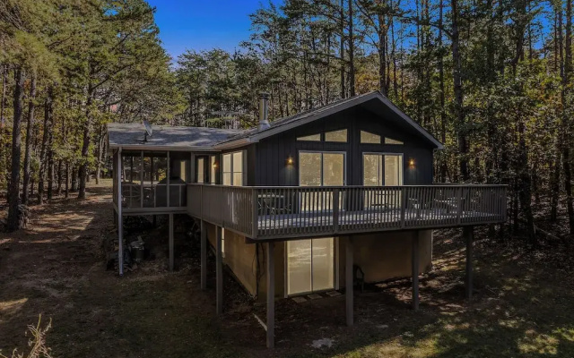 Mountain View Hideaway- A Fun Time Away!