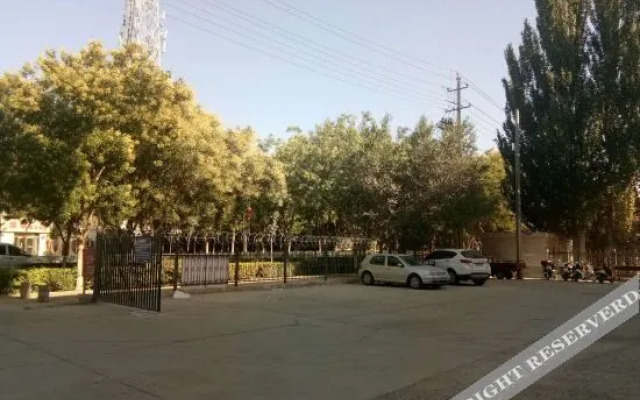 Ruoqiang holiday inn