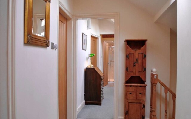Squirrel Barn. Hi-spec. Hot tub & Wifi. Sleeps 14