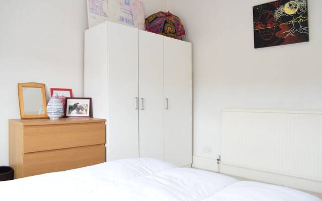 3 Bedroom Flat In Brixton