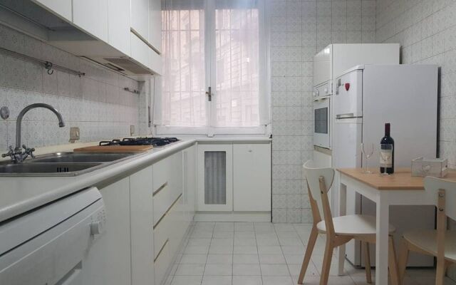 Exclusive 4 Bedrooms Apartment in Milan Center