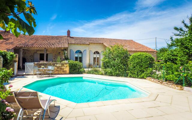 Holiday Home in Saint-Laurent-de-la-Salle with Pool