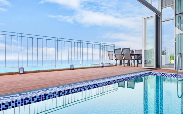 Yeosu Marine Terrace Poolvilla