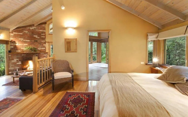 Woodlands Rainforest Retreat