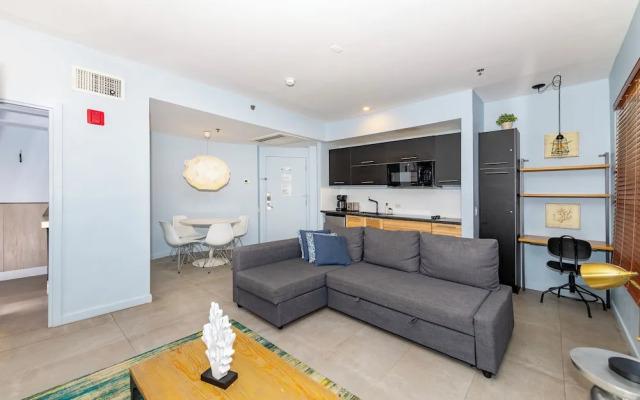 Apartments at 100 Collins