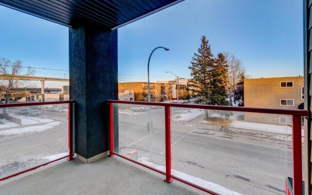 Three-Bedroom with Fireplace #41 Sunalta Downtown