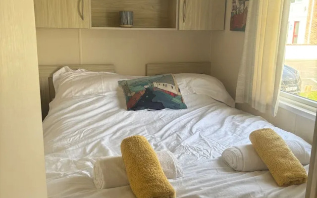 Newquay Bay - 3-bed Caravan - Sleeps 6