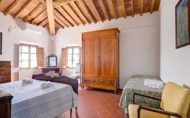 Apartment in Peccioli With Pool and Wine Tasting