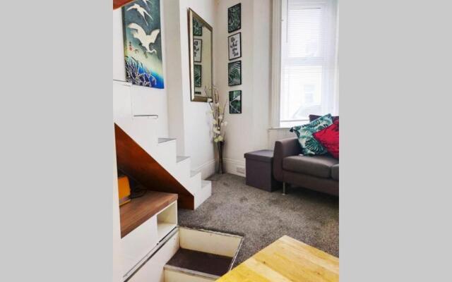 Cute & Cosy Loft-Style Studio close to Beach