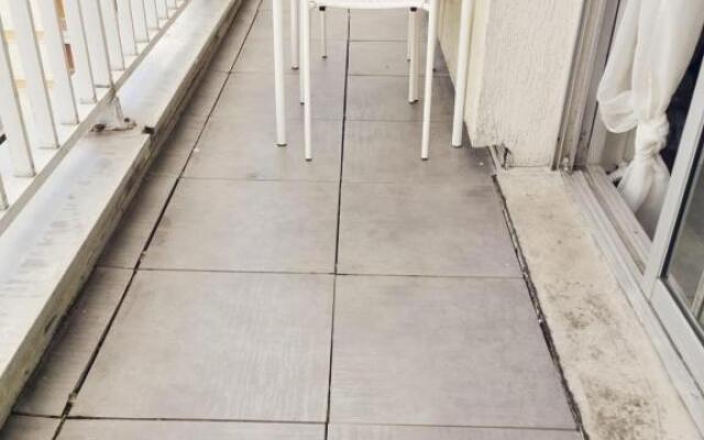 Suite Athéna - Melun gare RER - Balcon et parking