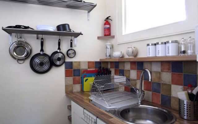 2 Bedroom Apartment With Free Parking