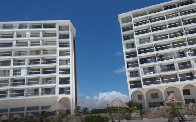 Room-ocean View Room #1202near The Clubs