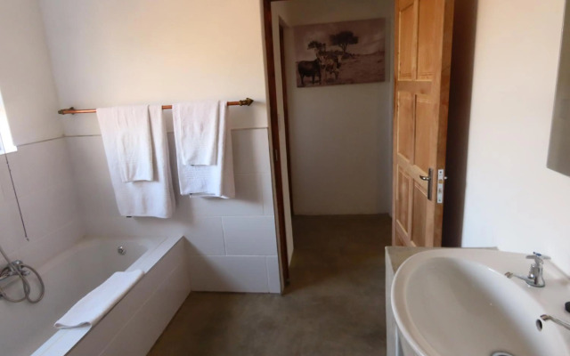 Sunset Lodge & Safaris