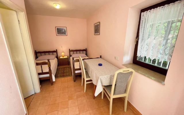 Studio apartment Šarić 3