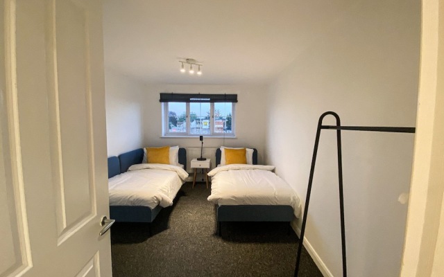 Short Stay Legoland Windsor Heathrow Thorpe Park Twickenham