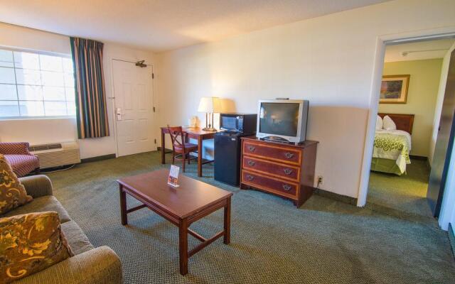 莱瑟姆戴斯套房酒店/北阿尔巴尼(Albany Airport Hotel)