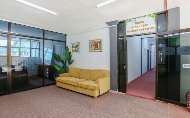 The Sarina Hotel & Cafe by OYO Rooms