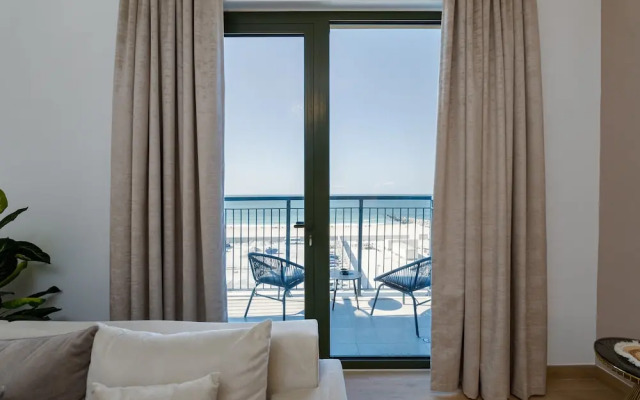 Contemporary La Mer 1BR w Beach Access