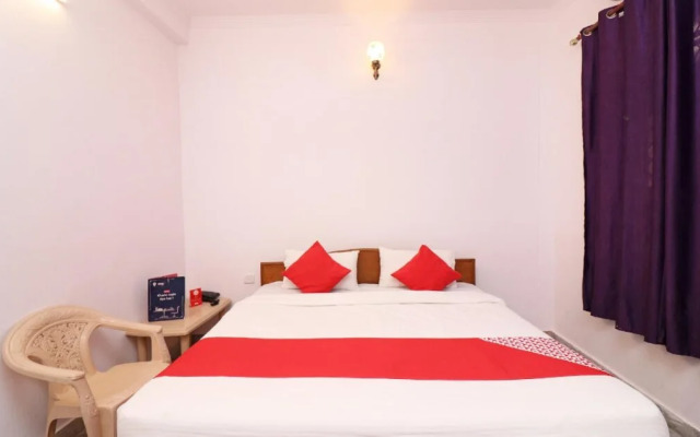 OYO 14185 Laxmi Yellow Guest House