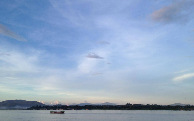 Pak Ping Rim Khong