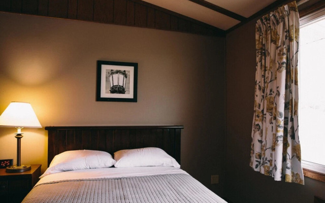 Fannies Supper Club and Motel