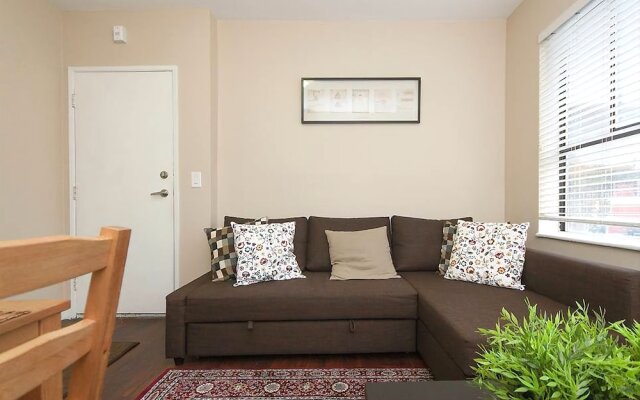 Cozy 2BR in Downtown Vancouver by Namastay