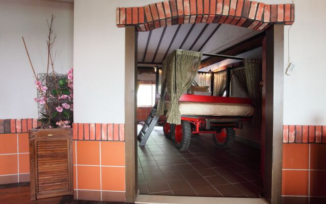 Regale Villa Hotel