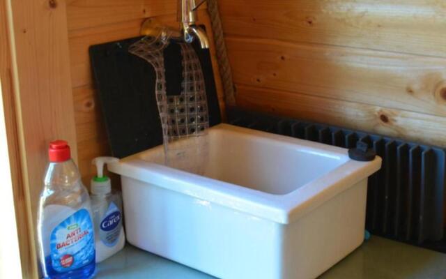Cosy Pod-cabin Near Beautiful Landscape in Omagh