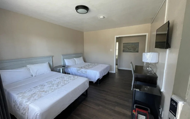 Elsinore Hot Springs & Lodge