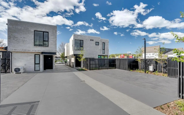 Deluxe Downtown Residence 3 Bed 3 Bath