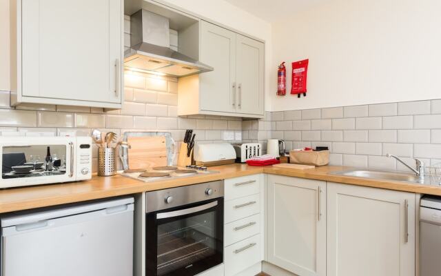 StayFord Apartments - Meriden - Near NEC