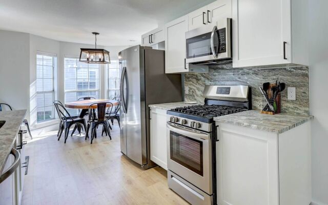 Chic Bentonville Home w/ Patio & Fire Pit!