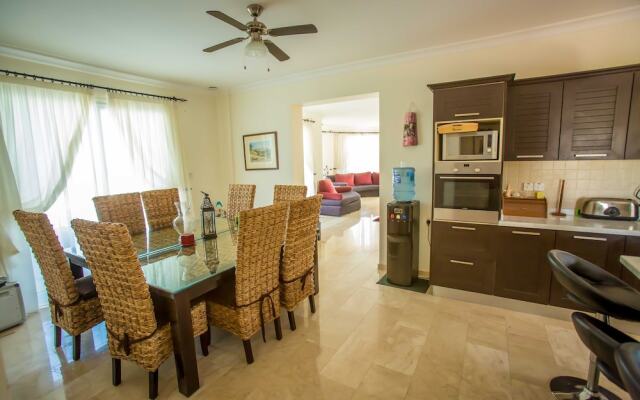 Captivating 5-bed Villa With Private Pool & Garden