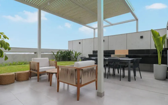 w Extraordinary 2BR With Balcony in Miraflores
