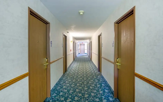 Hotel Osage Beach by the Lake of the Ozarks
