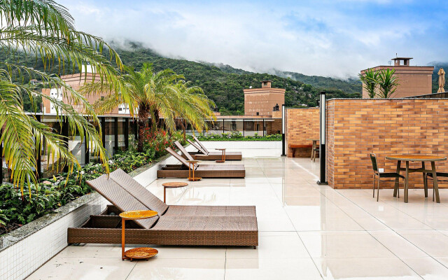 Studio elegante e novo, ótima localização SSG210