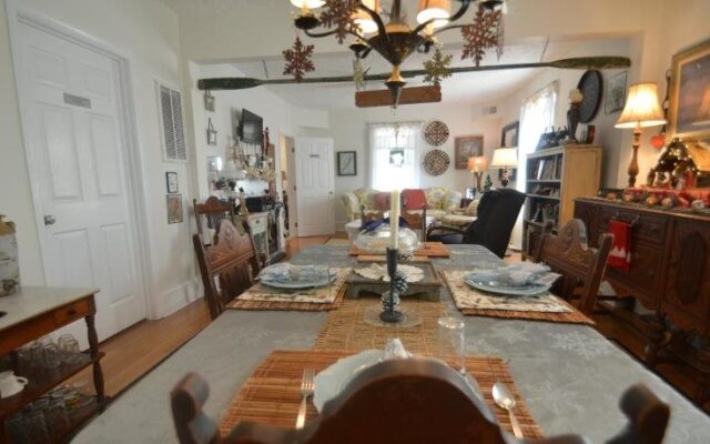 Peabody's 'Hip Little Stay'