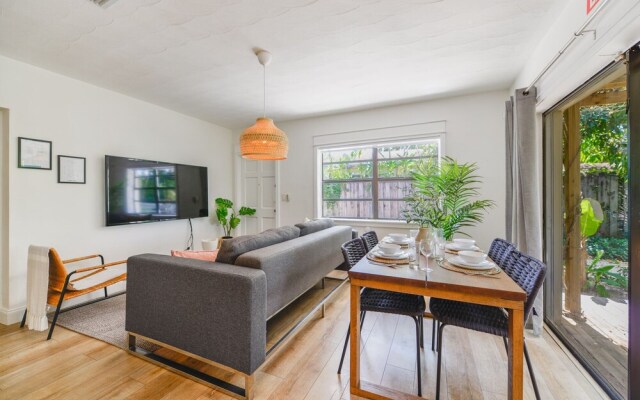 Wonderful 2BR House with Canal Access