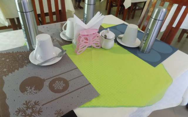 Deluxe Hotel - Ishaka