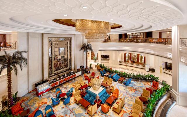 Longqi Jianguo Hotel