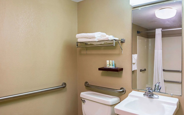 Quality Suites Atlanta Airport East