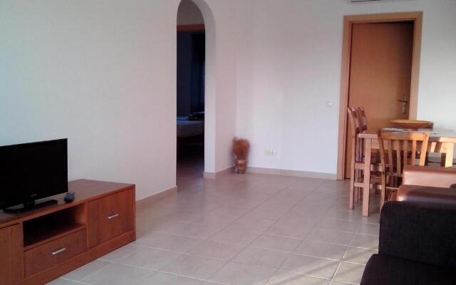 Albufeira 2 Bedroom Apartment 5 Min. From Falesia Beach and Close to Center! H